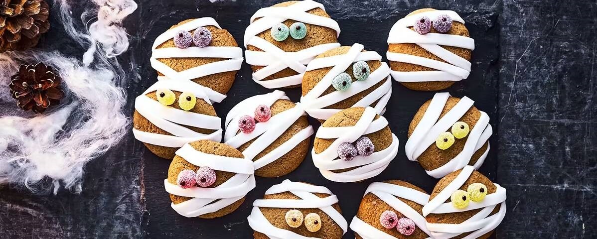 mummy decorated spiced cookies sm header.jpg